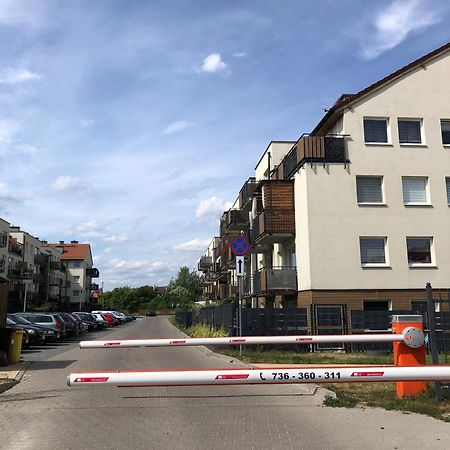 Urocze Mieszkanie Z Ogrodkiem I Bezplatny Parking Wrocław Exterior foto